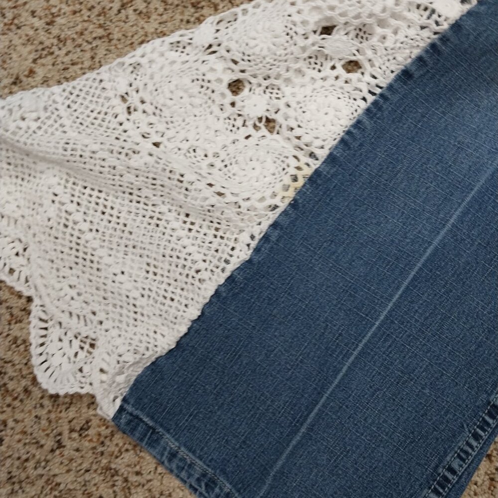 3460 Size 6 Lei Upcycled Bell-Bottoms with White Crochet Bells. - Picture 3 of 5
